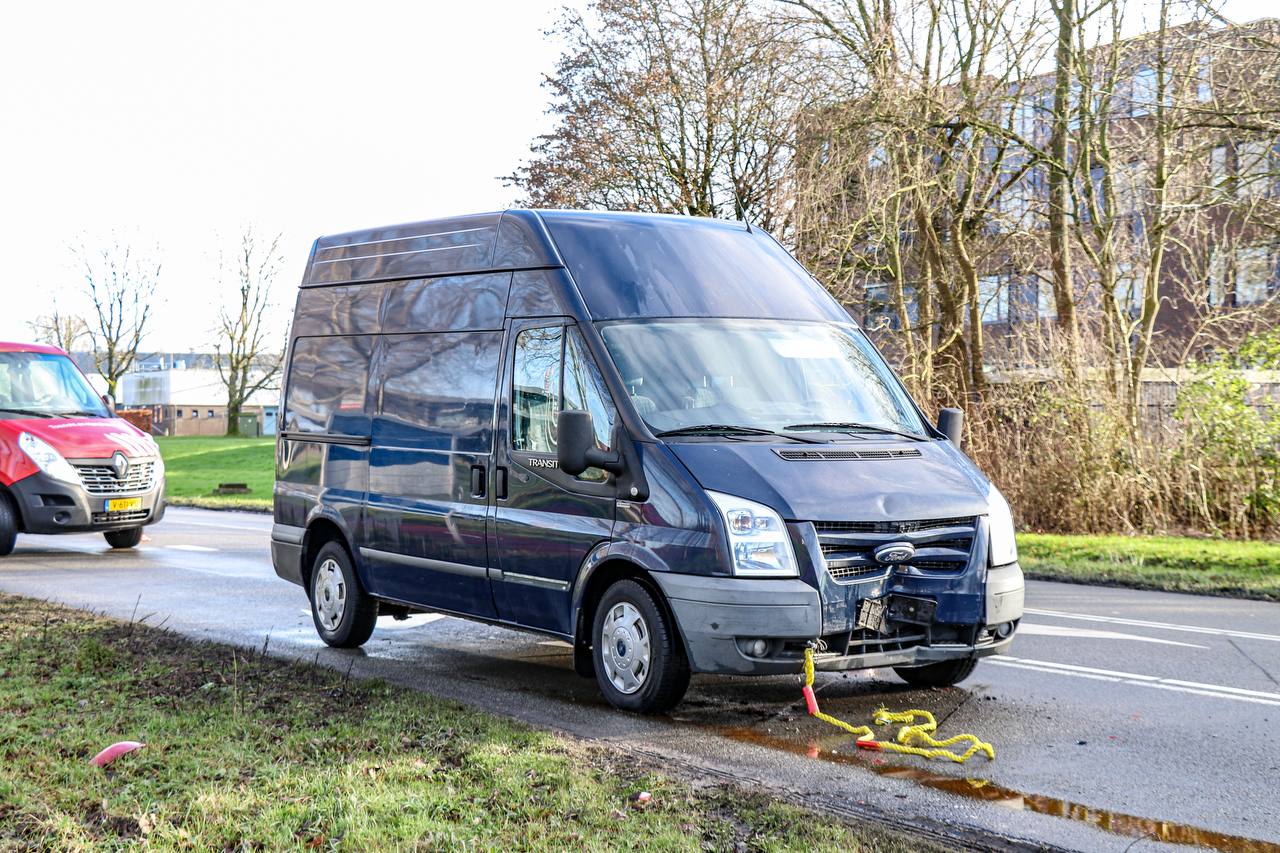 Twee voertuigen botsen in Groningen