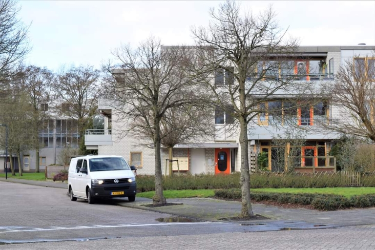 Brandstichting bij woning in Harlingen; politie zoekt getuigen