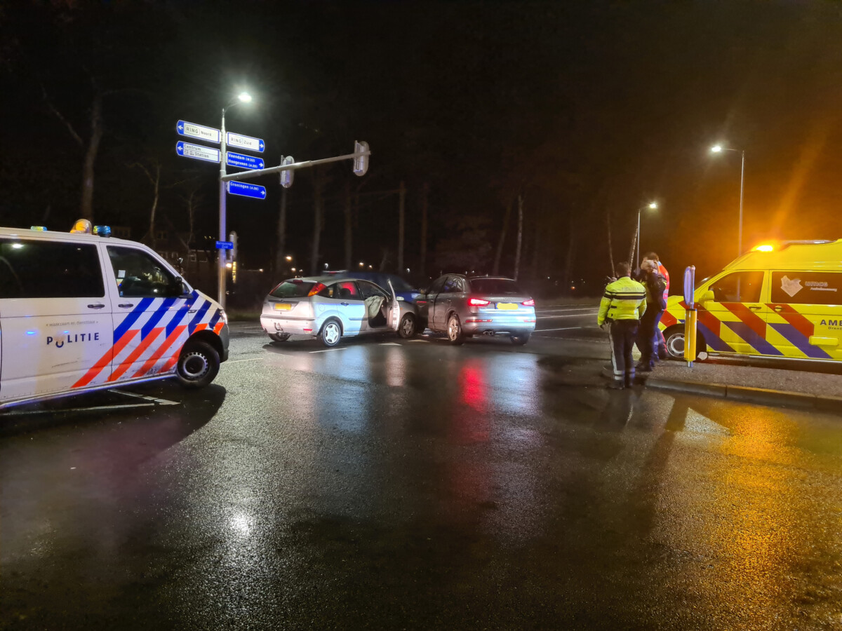 Aanrijding tussen automobilisten voor ziekenhuis in Assen