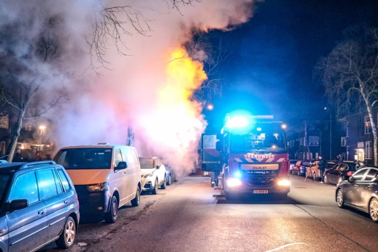 Auto volledig verwoest door brand in Groningen