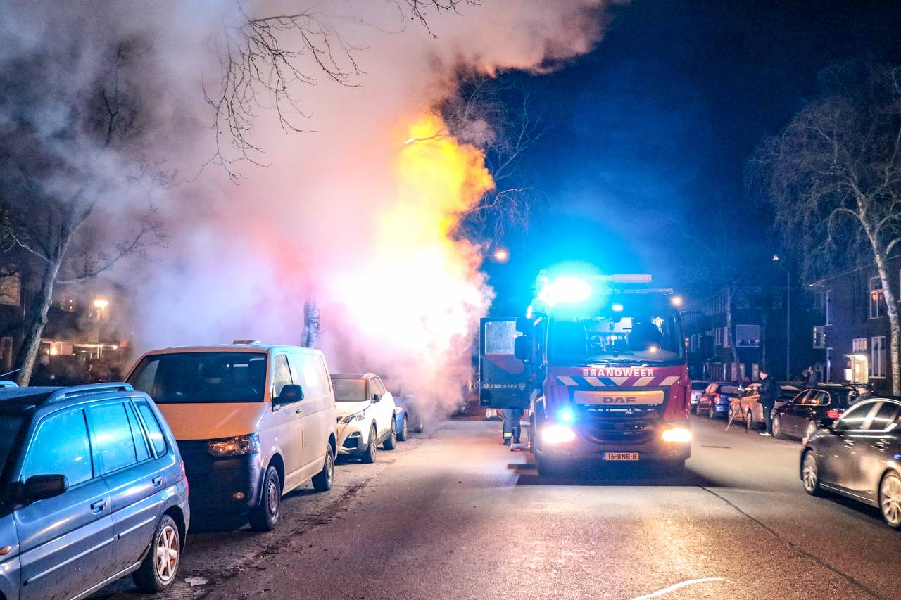 Auto volledig verwoest door brand in Groningen