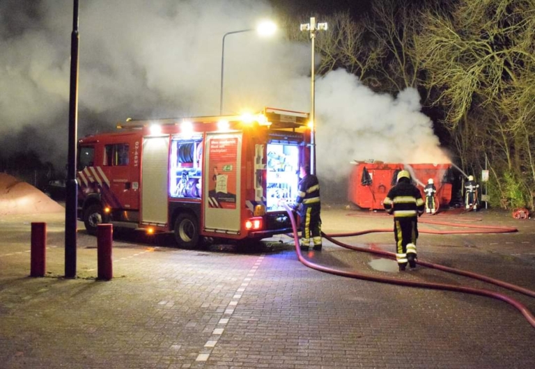 Veel rook bij brand in papiercontainer in Harlingen