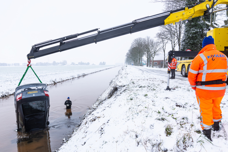 Meerdere ongevallen door gladheid na sneeuwval in Emmen