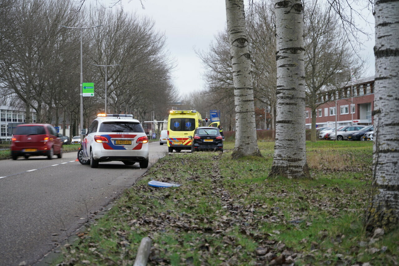 Auto ramt verkeersborden bij eenzijdig ongeval