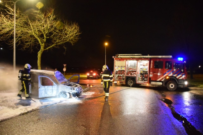 Bestelbus uitgebrand op parkeerplaats in Dokkum