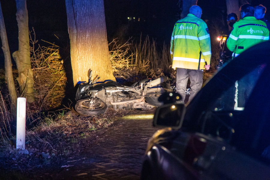 Motorrijder onderuit bij politieachtervolging