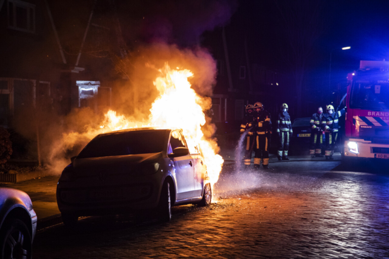 Auto volledig verwoest door brand in Drachten