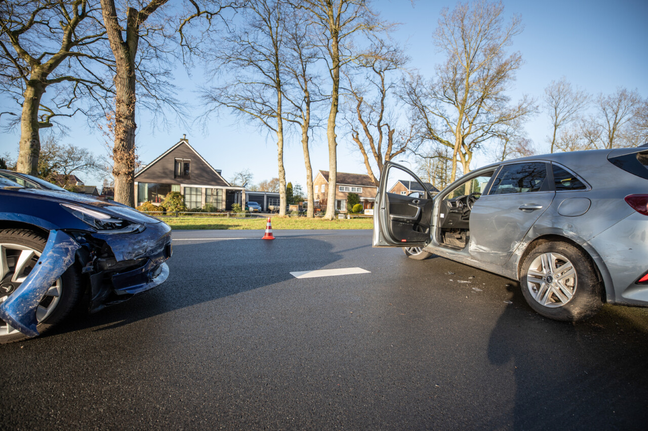 Politieagent gewond bij ongeval in Leek