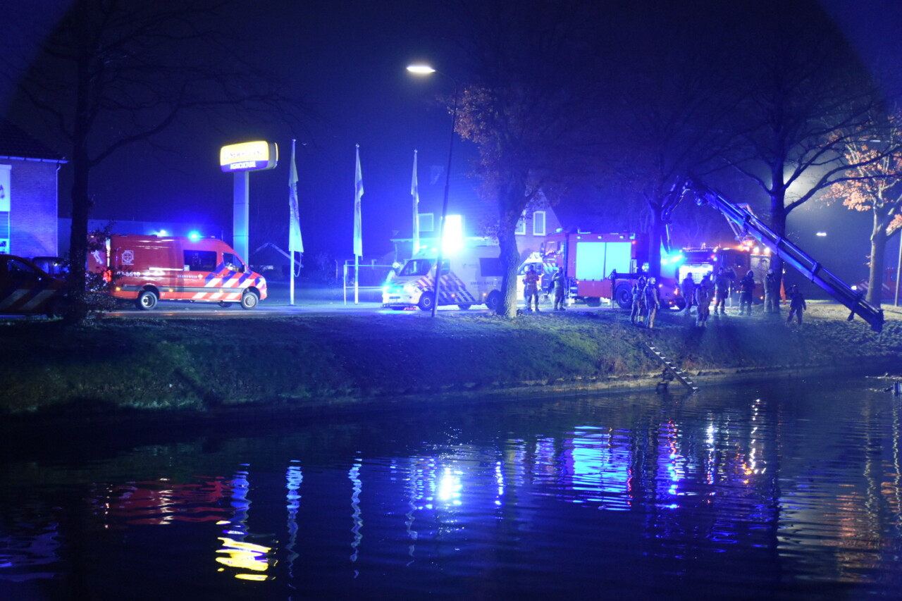 Automobilist (41) overleden na te water raken met personenauto in Erica