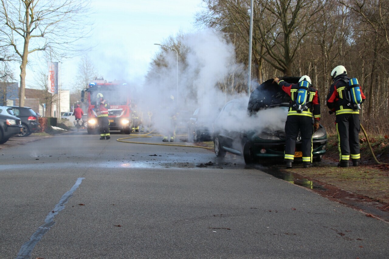 Brandweer uitgerukt voor autobrand in Assen