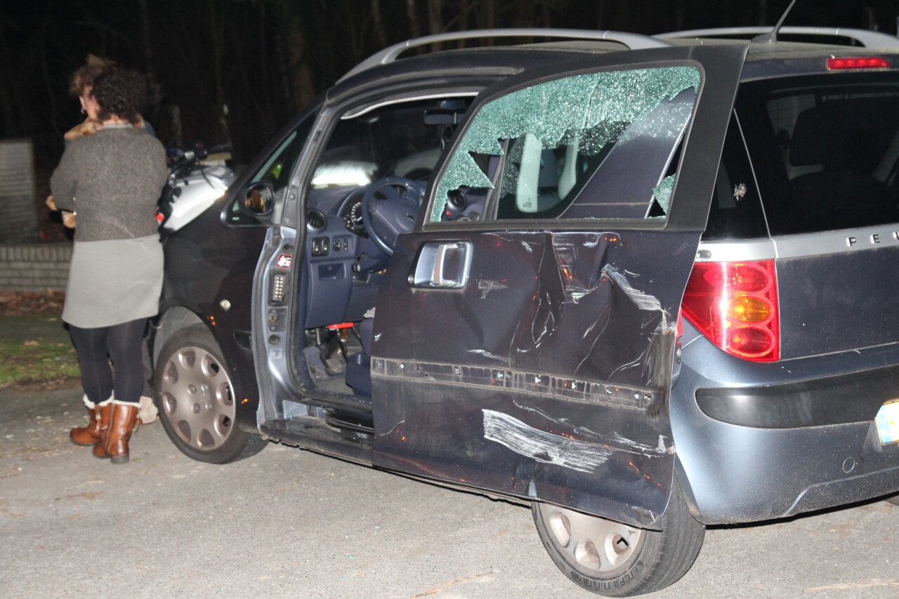 Vrachtwagen en auto botsen in Emmen; veel schade