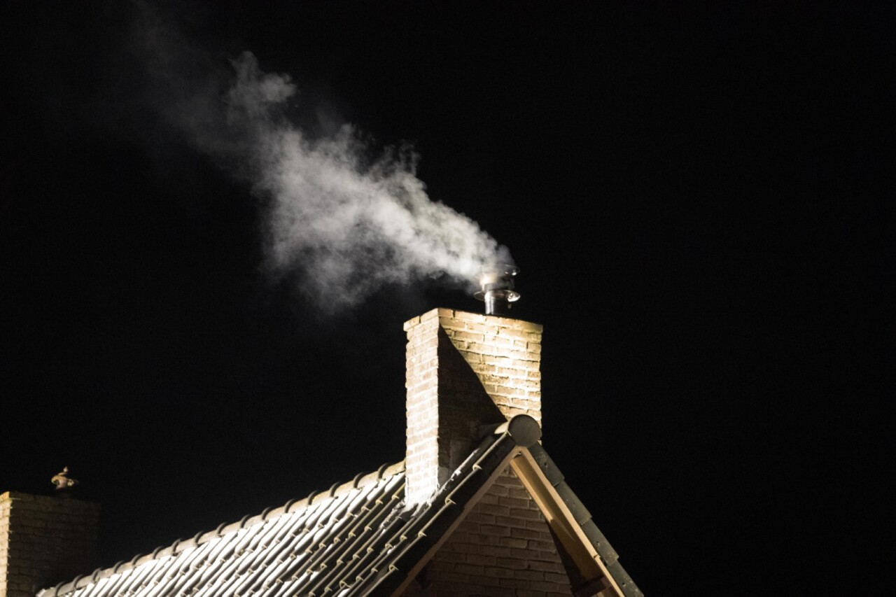 Drie brandweerkorpsen ingezet voor melding van schoorsteenbrand in Annen