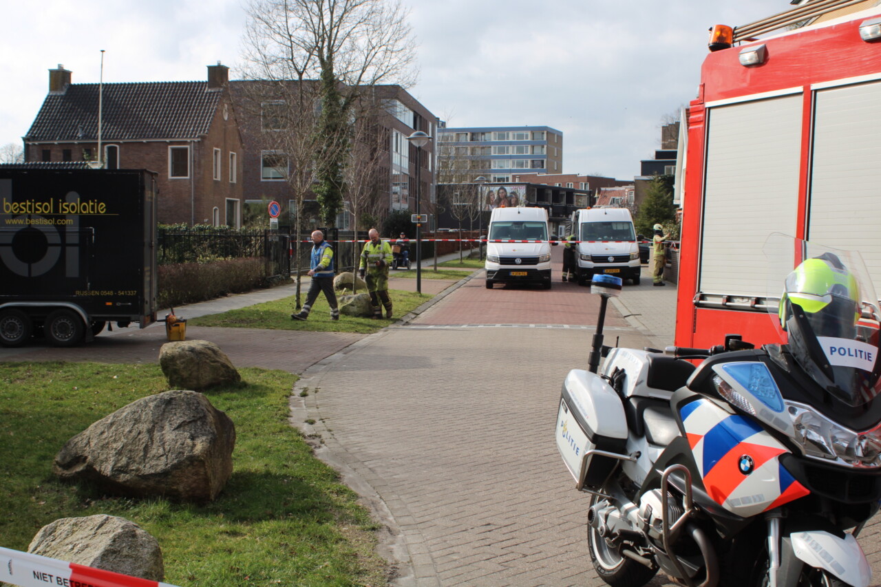 Gasleiding geraakt tijdens werkzaamheden; straat afgesloten