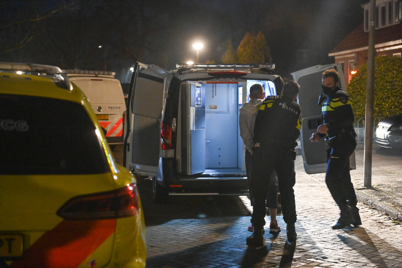 Man gewond na steekincident in Foxhol, zes verdachten aangehouden voor betrokkenheid