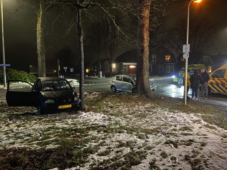 Twee auto’s in botsing in Hoogeveen