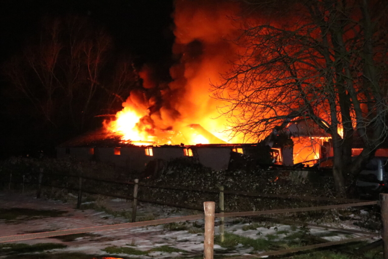Uitslaande brand in schuur Noordscheschut; schuur volledig in as