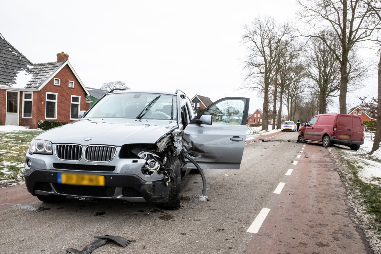 Gewonde na frontale botsing bij Opende