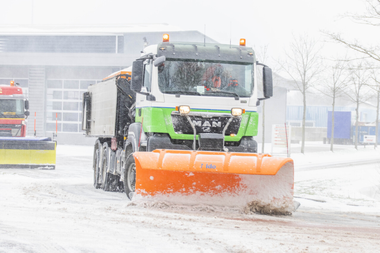 (Liveblog) Gladheid, sneeuwval en ongelukken in Noord-Nederland