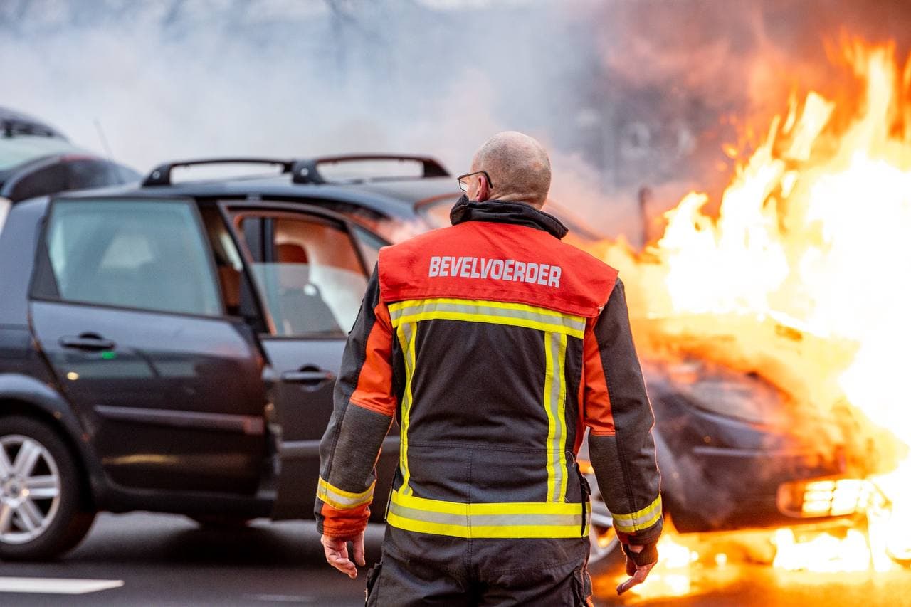 Auto in brand op Europaweg in Groningen