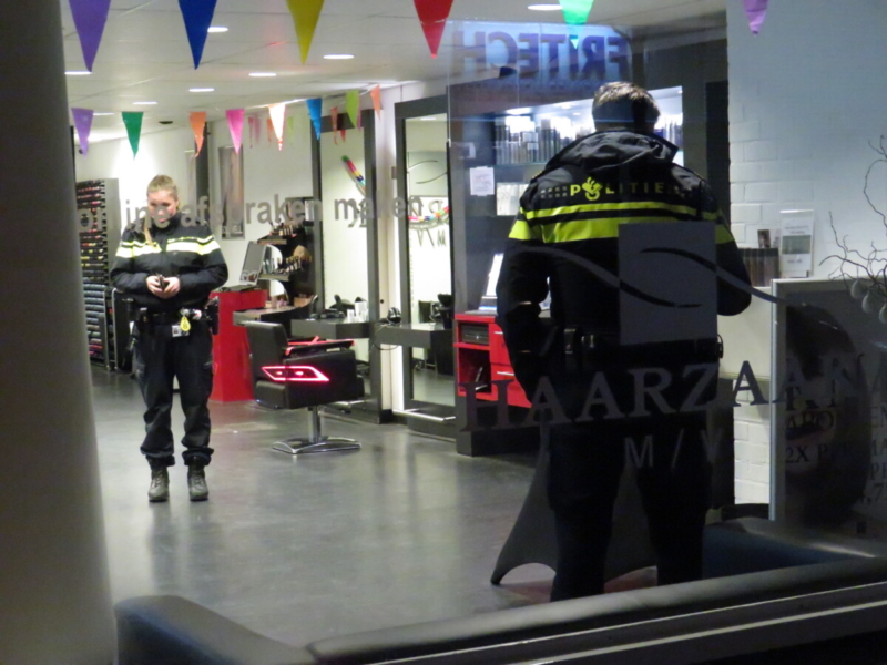 Gewapende man ontvreemdt merktas van kapster