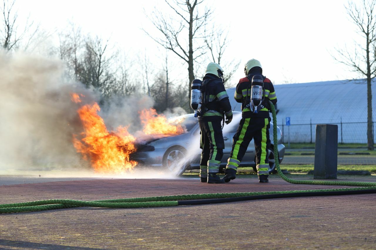 Auto brandt volledig uit in Drachten
