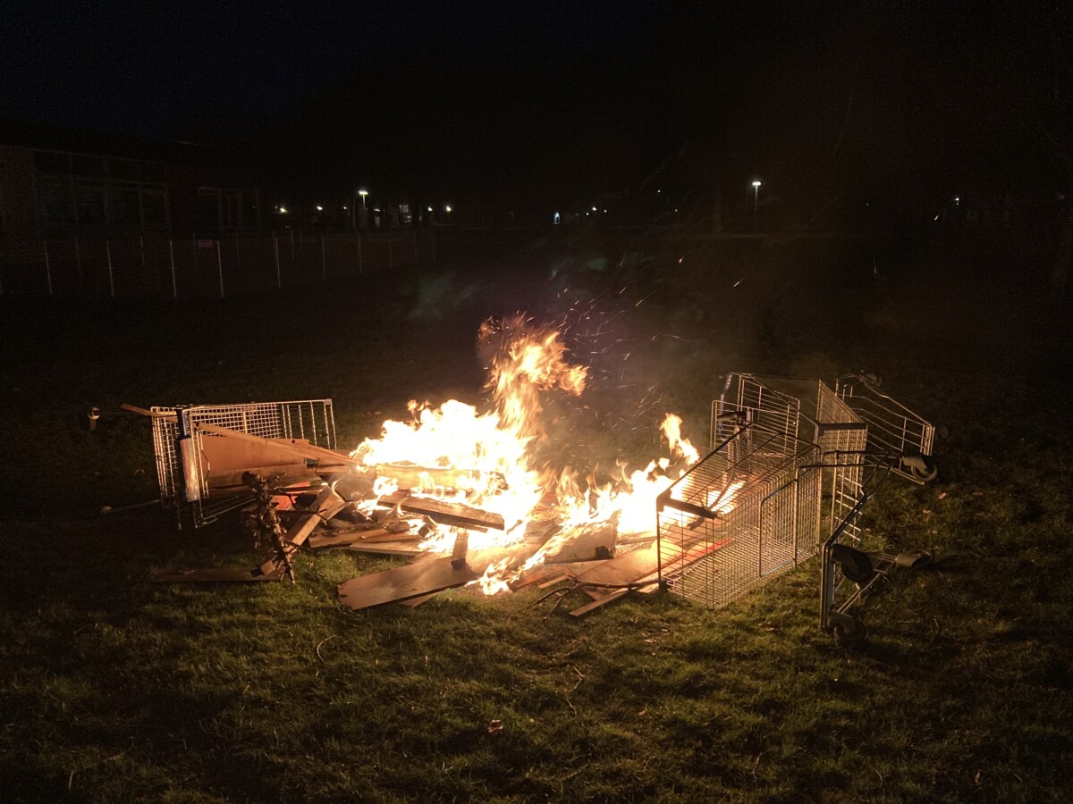 Afvalbult in brand gestoken in Emmen