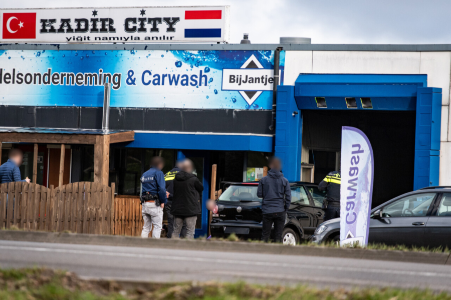 Drie mannen aangehouden na vondst vuurwapens en drugs in Midden-Groningen