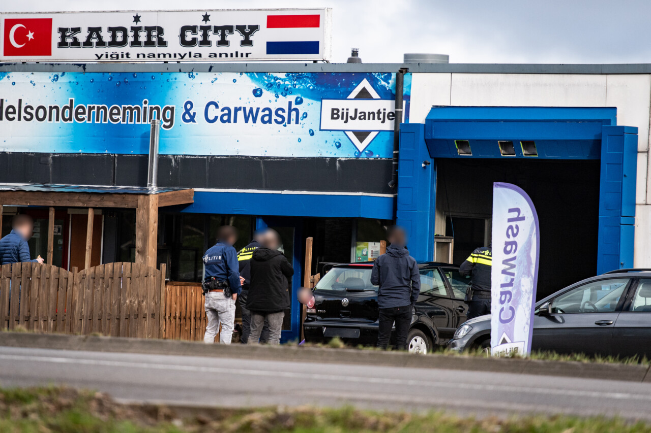 Drie mannen aangehouden na vondst vuurwapens en drugs in Midden-Groningen