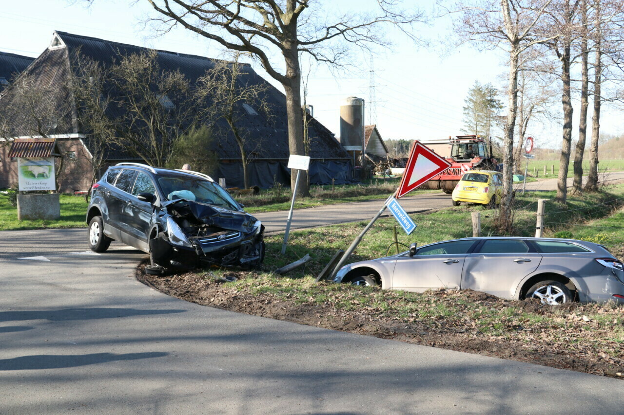 Veel schade bij ongeval in Pesse