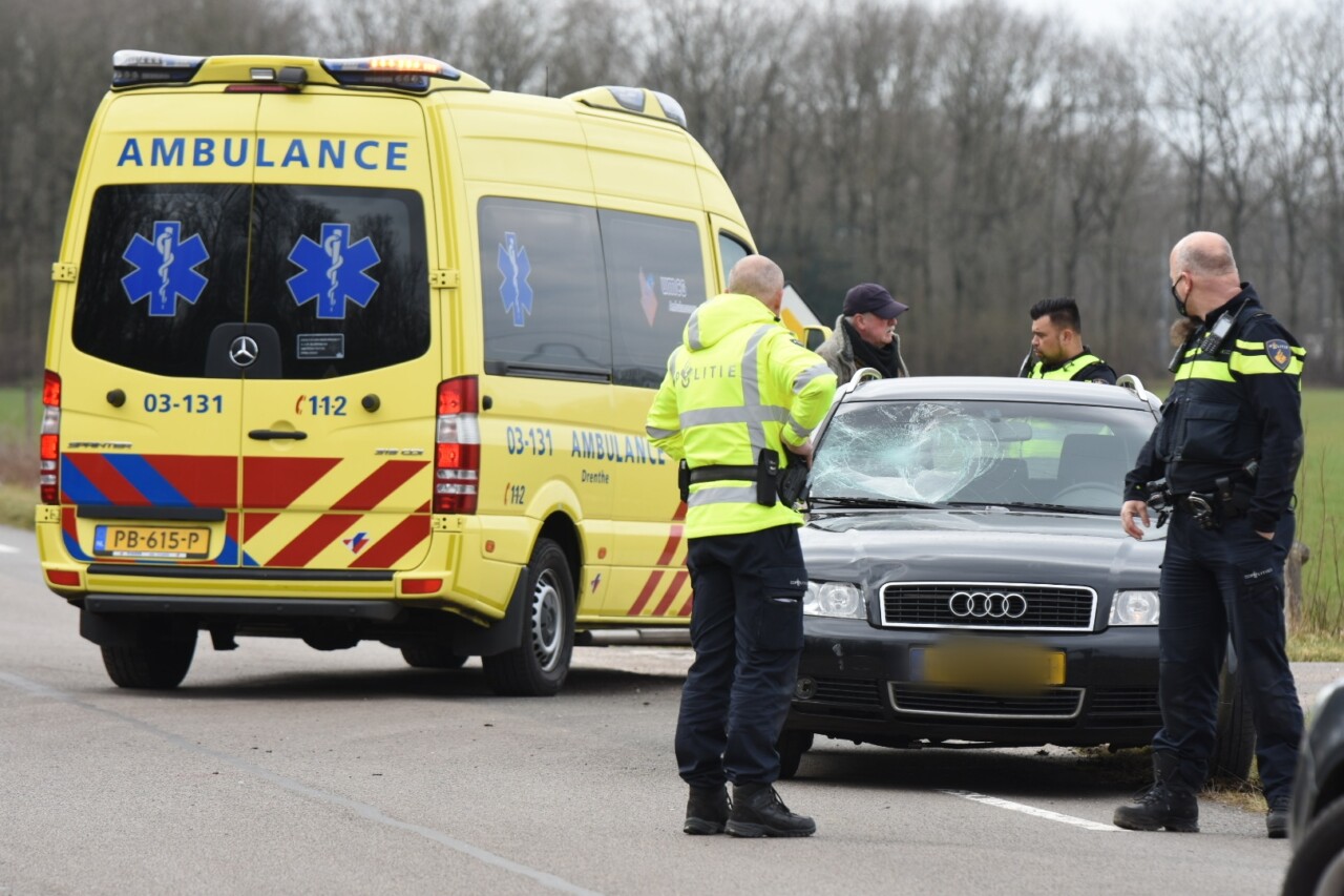 Fietsster gewond na botsing met auto