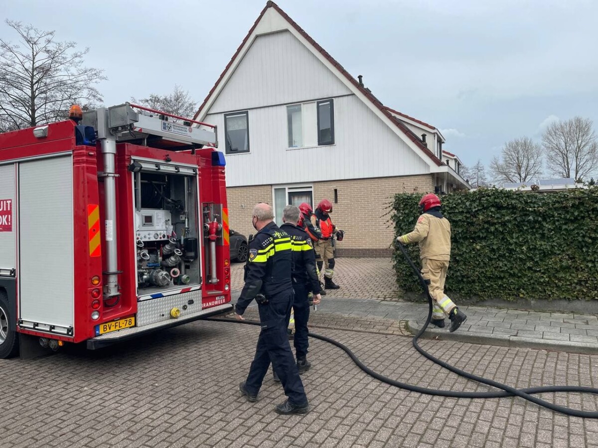 Brandweer Leek ingezet bij melding woningbrand Tolbert
