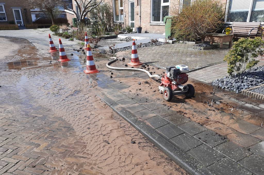 Minder tot geen waterdruk door gesprongen waterleiding in Heerenveen