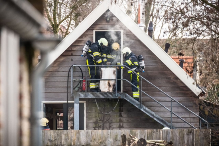 Brandweer blust brandende wasdroger uit vakantiewoning Terschelling