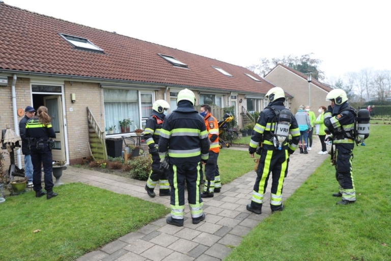Woning vol rook door pannetje met pannenkoek op het vuur in Drachten