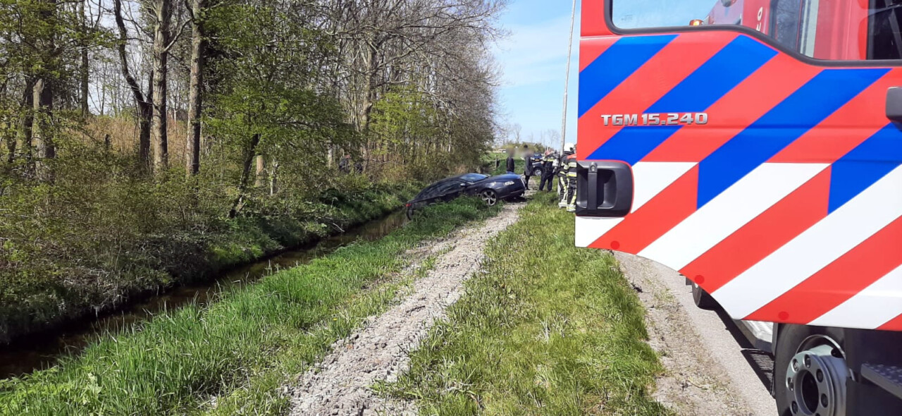 Forse schade na ongeval tussen twee voertuigen