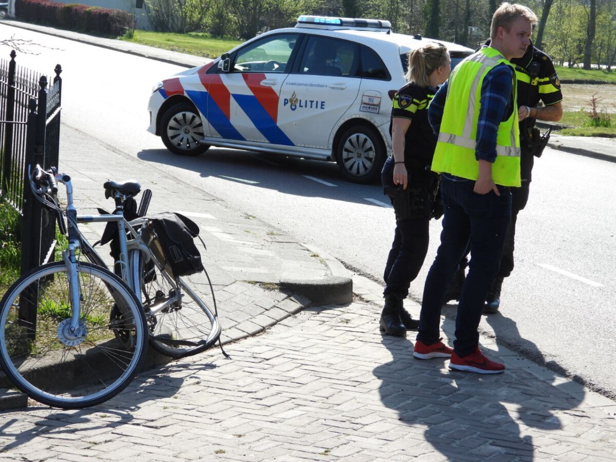 Fietser raakt gewond bij botsing met auto in Minnertsga