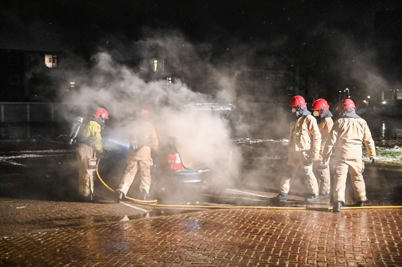Geparkeerde auto in brand gestoken in Hoogezand