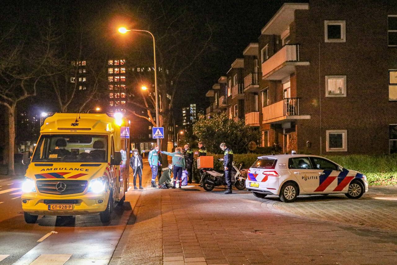 Maaltijdbezorger en fietser botsen in Groningen