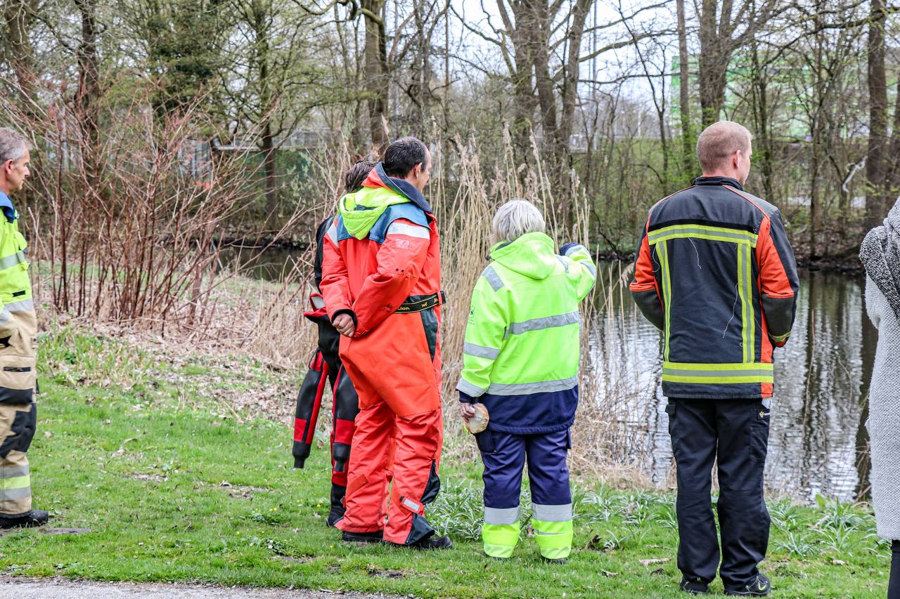 Brandweer assisteert dierenambulance in Groningen