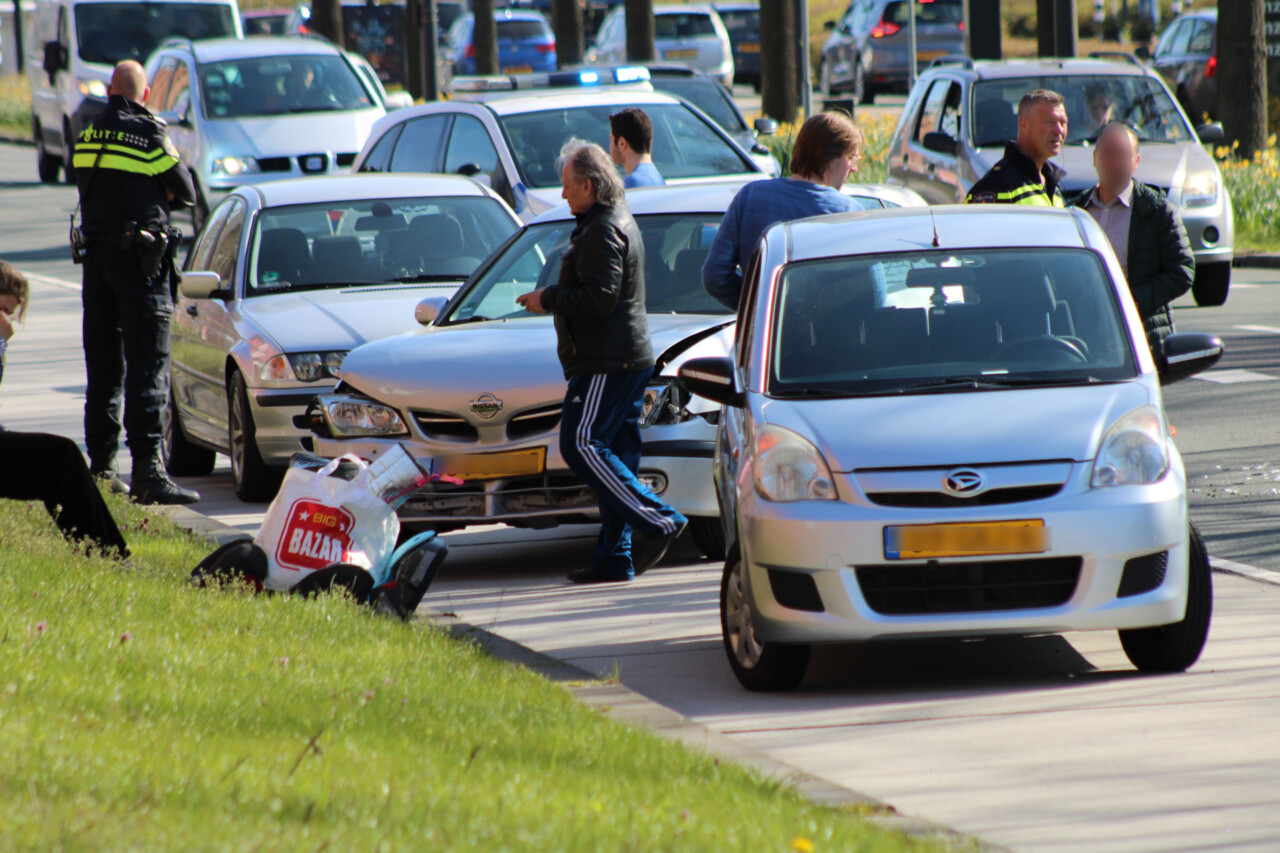 Auto’s beschadigd bij botsing in Emmen