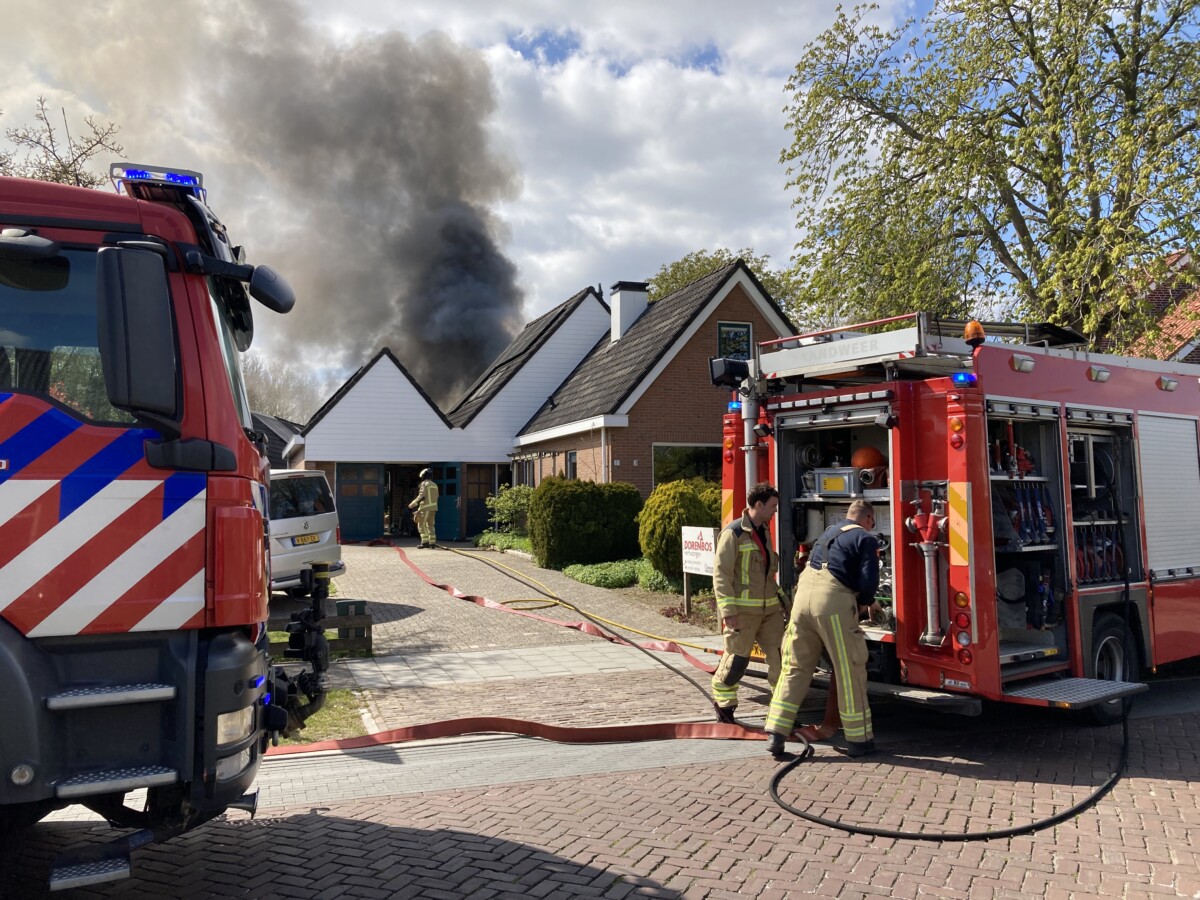 Forse rookontwikkeling bij gebouwbrand in Emmen