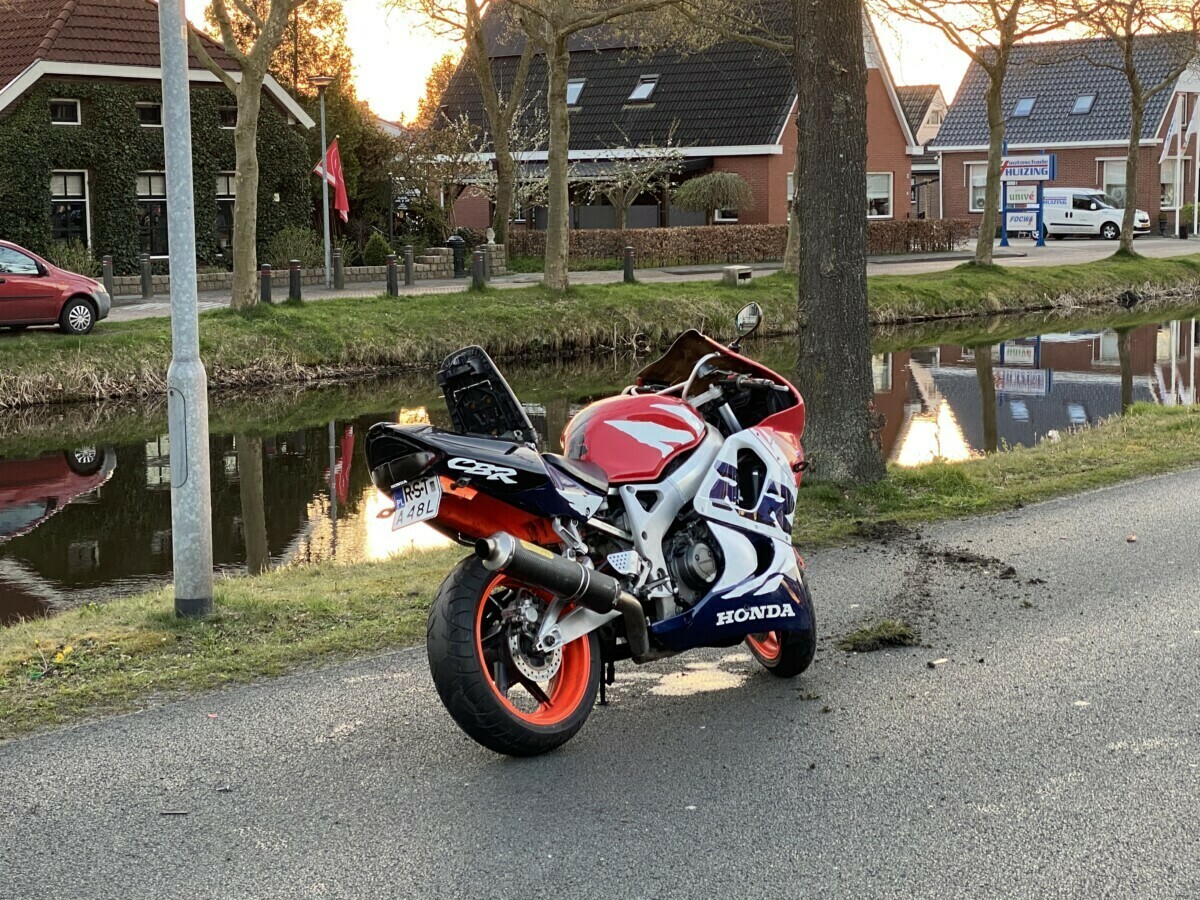 Motorrijder in botsing met auto in Musselkanaal