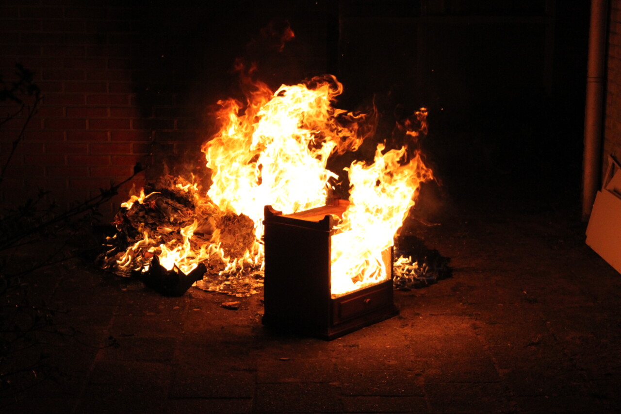 Papiercontainer uitgebrand in Assen