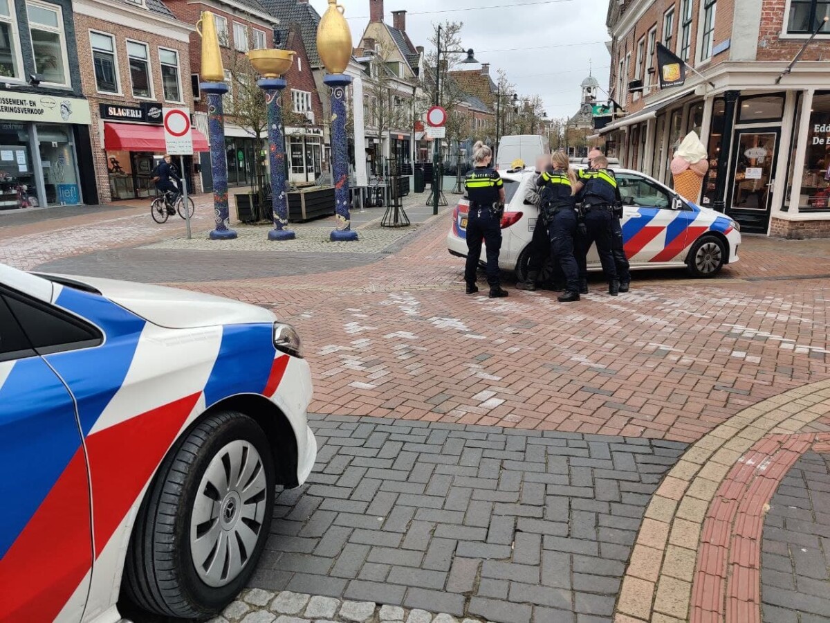 Verwarde man met mes zorgt voor dreigende situatie in Dokkum