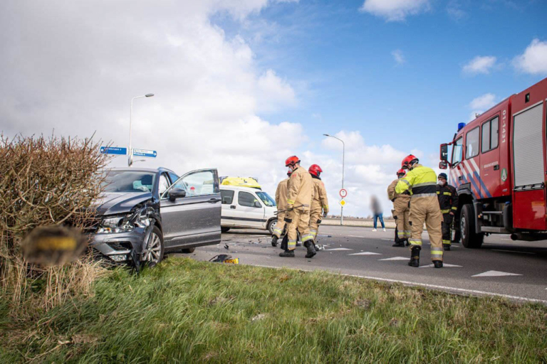 Gewonde bij ongeval tussen twee auto’s op N361