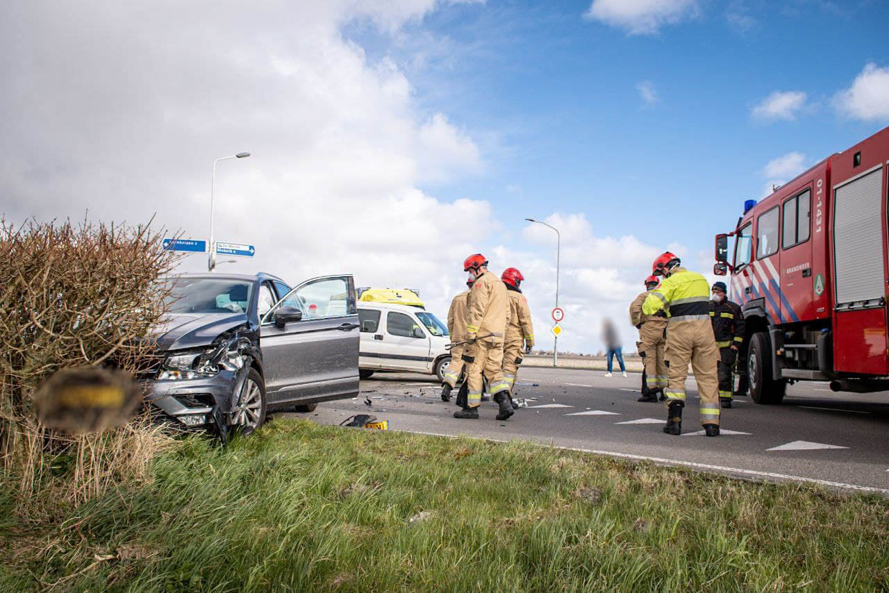 Gewonde bij ongeval tussen twee auto’s op N361