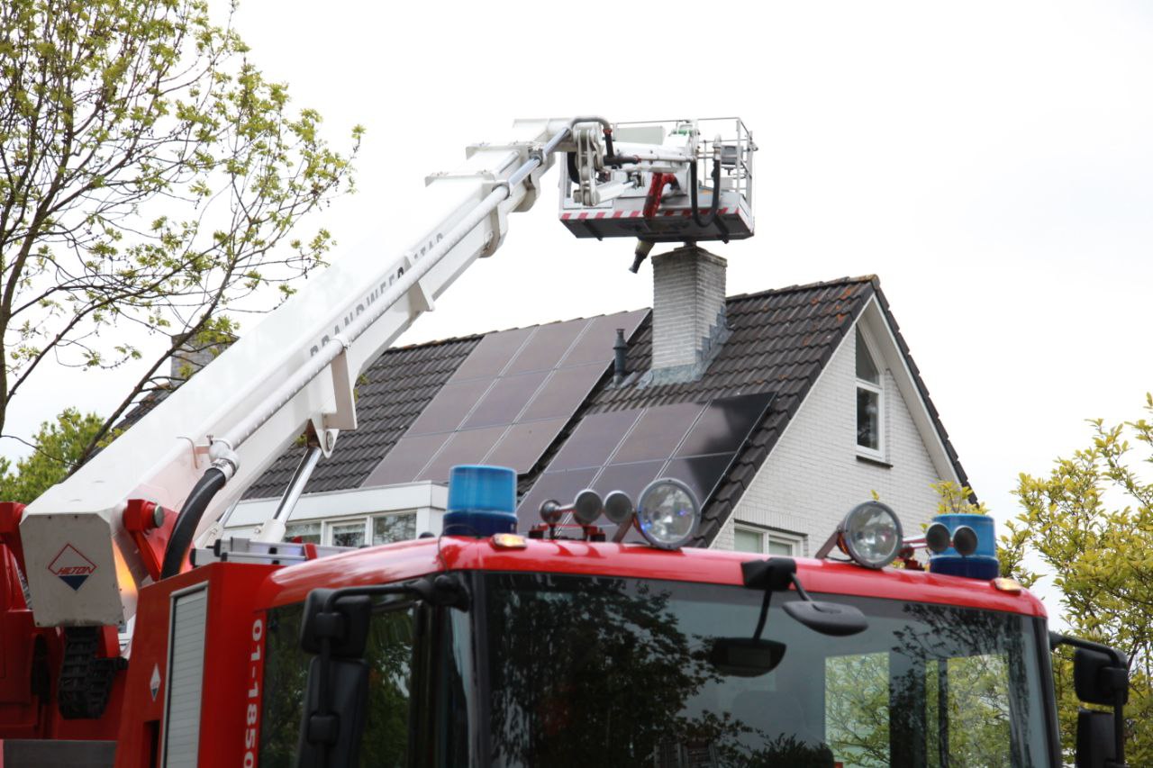Brandweer rukt uit voor schoorsteenbrand in Haren