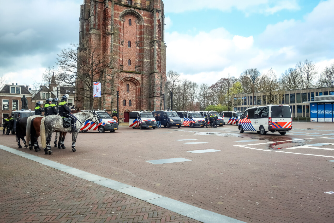 Agent raakt gewond bij huldiging SC Cambuur