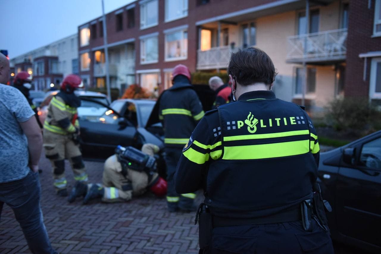 Autobrand en verkeersongeval binnen half uur in Veendam
