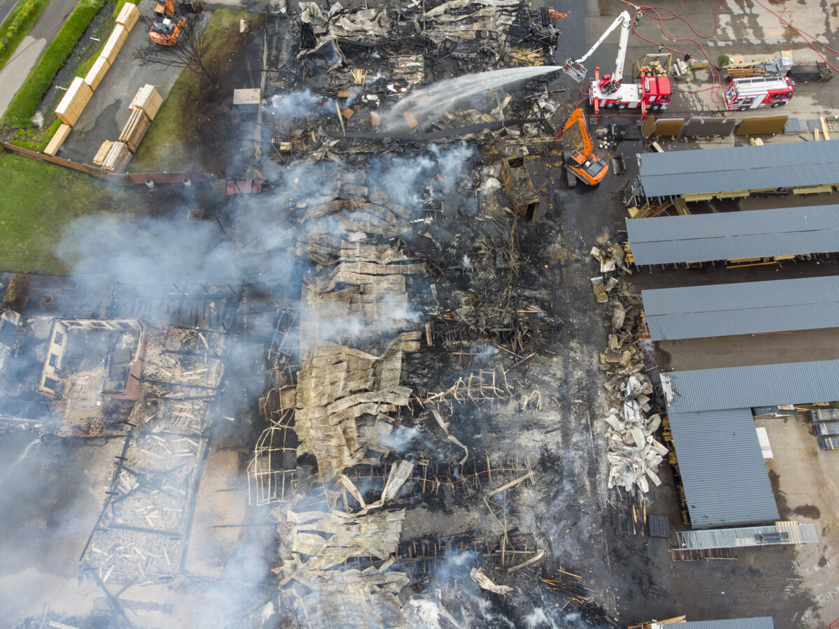 Doneeractie opgestart na grote brand bij houtbedrijf